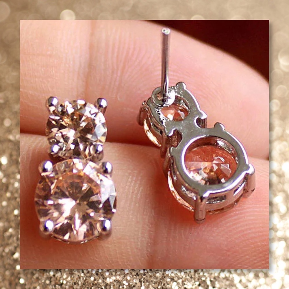JUST IN🆕18k Champagne Topaz “8” Stud Earrings - Picture 2 of 2